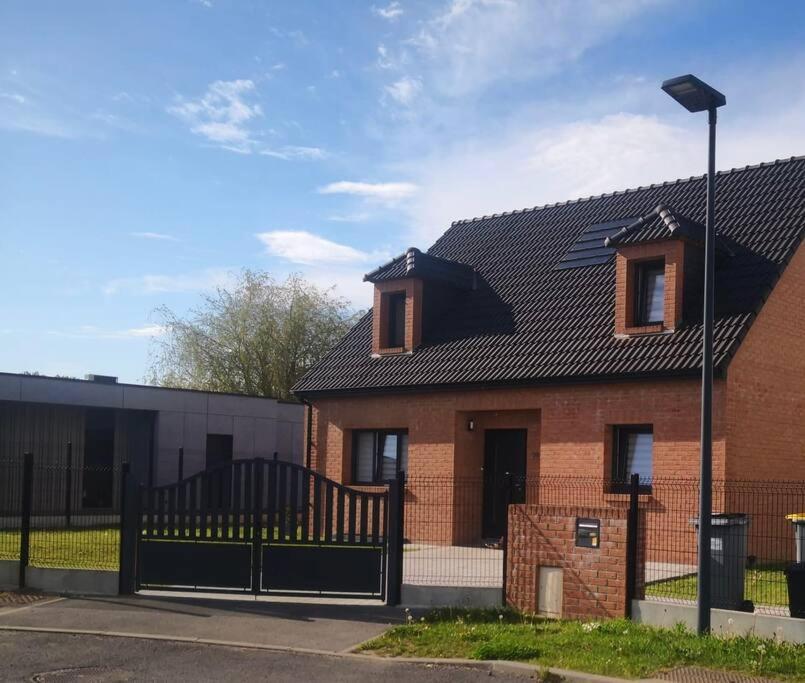 Maison Individuelle, Campagne, 3 Chambres, Baignoire Balneo 2 Places Genech Exterior photo